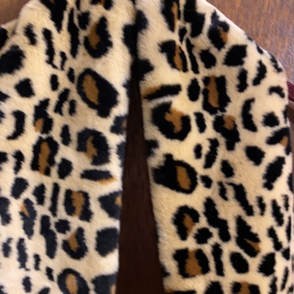 Beautiful faux fur animal print scarf EUC - Picture 2 of 5